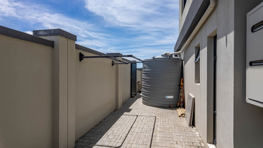 4 Bedroom Property for Sale in Le Grand Golf Estate Western Cape